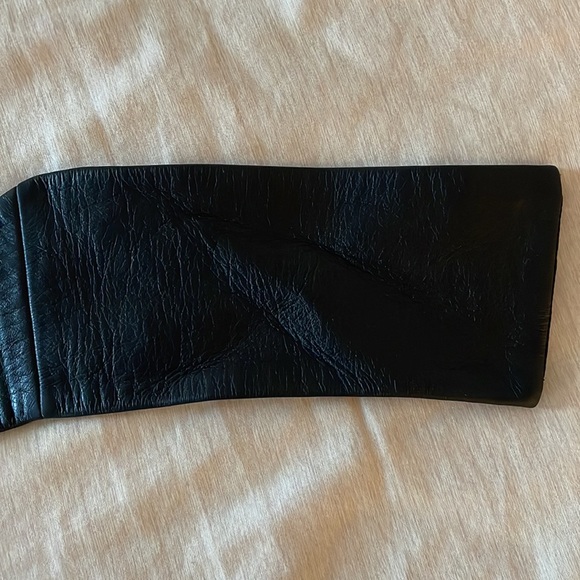 Monique Lhuillier Curved Black Belt main image 10